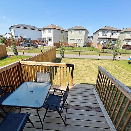 Beautiful Home With 4 King Beds,Airport,Disney+ Edmonton Eksteriør billede