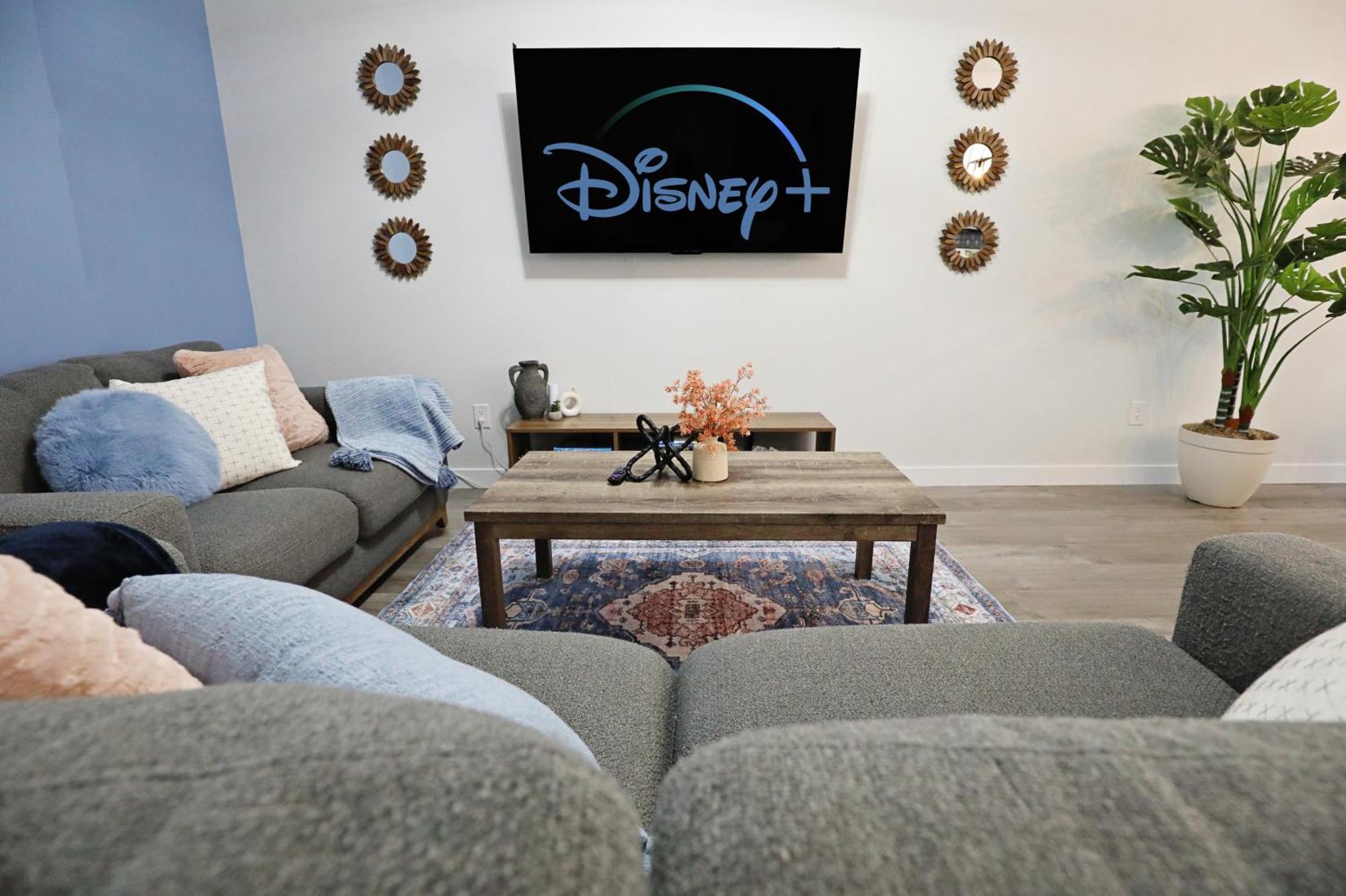 Beautiful Home With 4 King Beds,Airport,Disney+ Edmonton Eksteriør billede