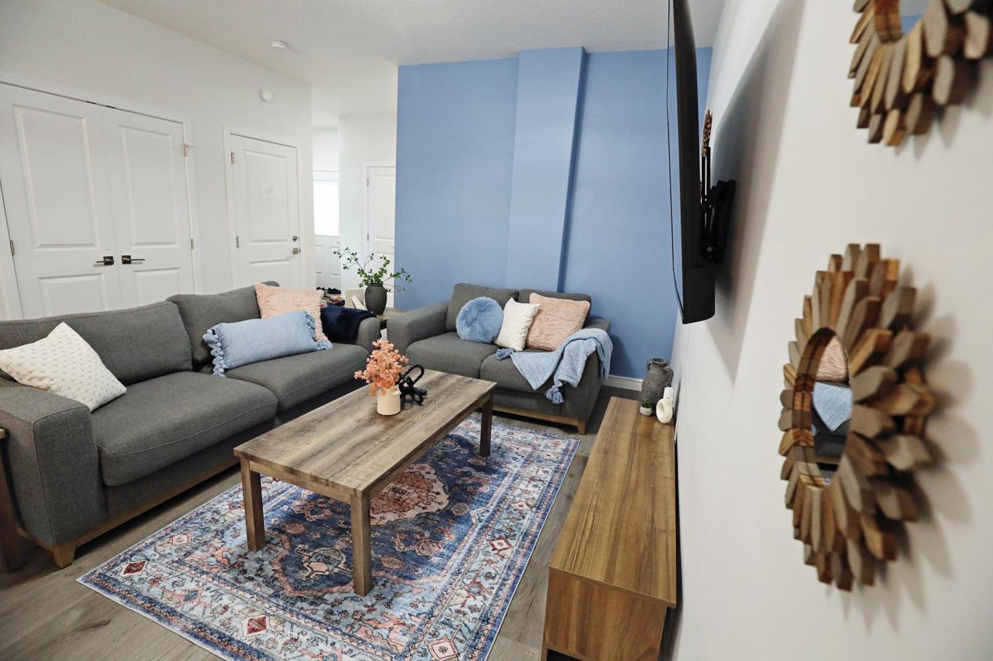 Beautiful Home With 4 King Beds,Airport,Disney+ Edmonton Eksteriør billede