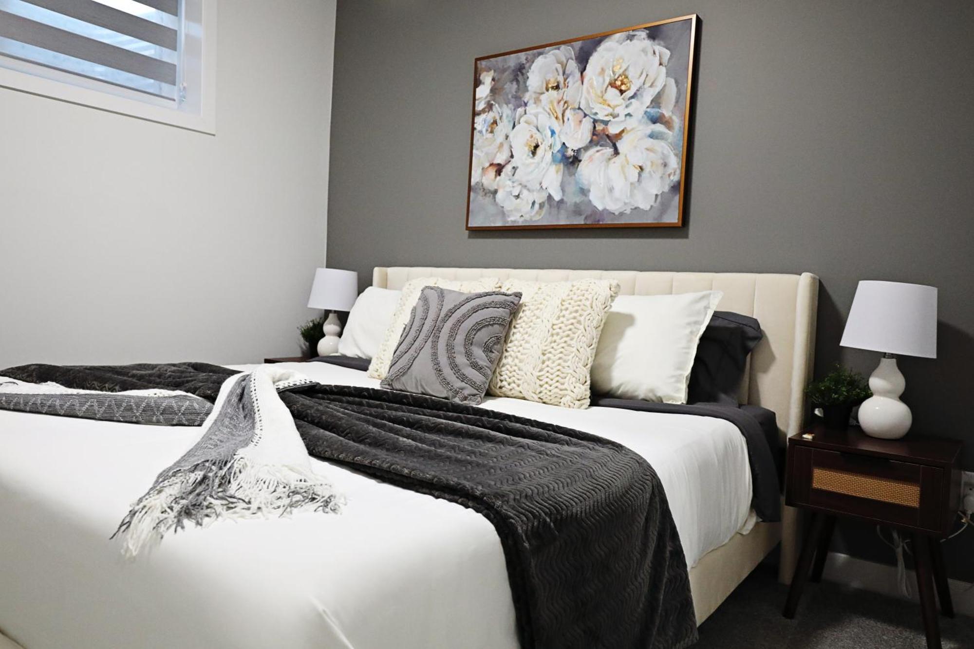 Beautiful Home With 4 King Beds,Airport,Disney+ Edmonton Eksteriør billede