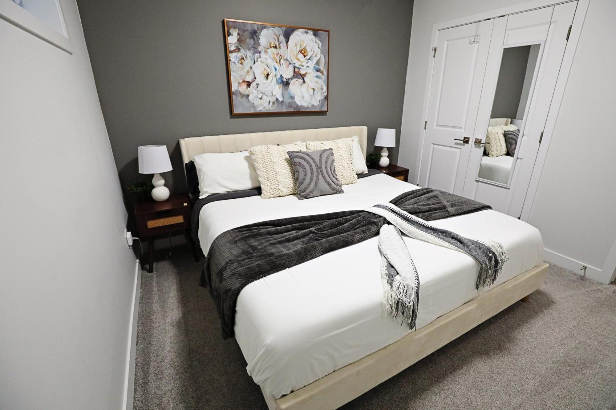 Beautiful Home With 4 King Beds,Airport,Disney+ Edmonton Eksteriør billede