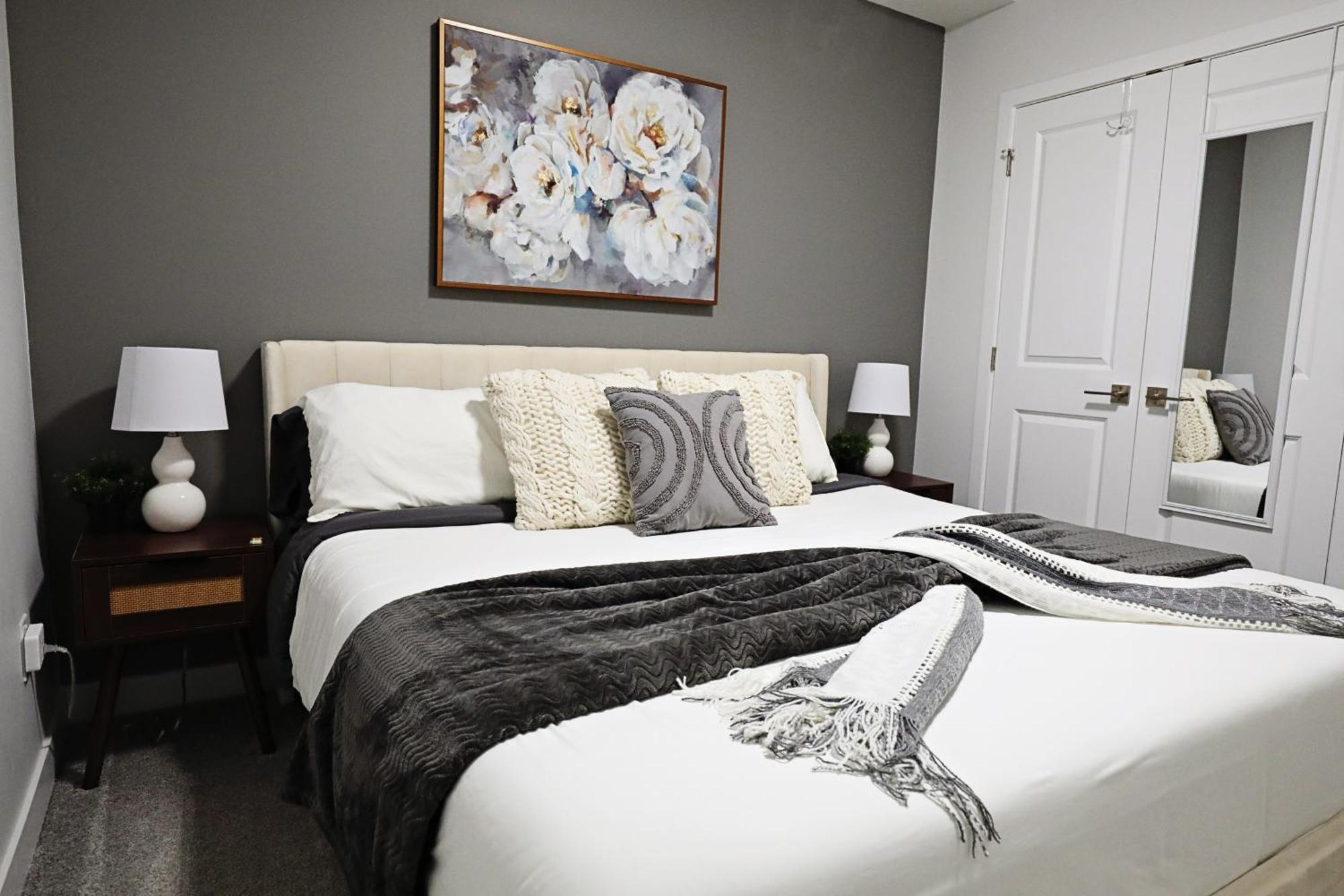 Beautiful Home With 4 King Beds,Airport,Disney+ Edmonton Eksteriør billede