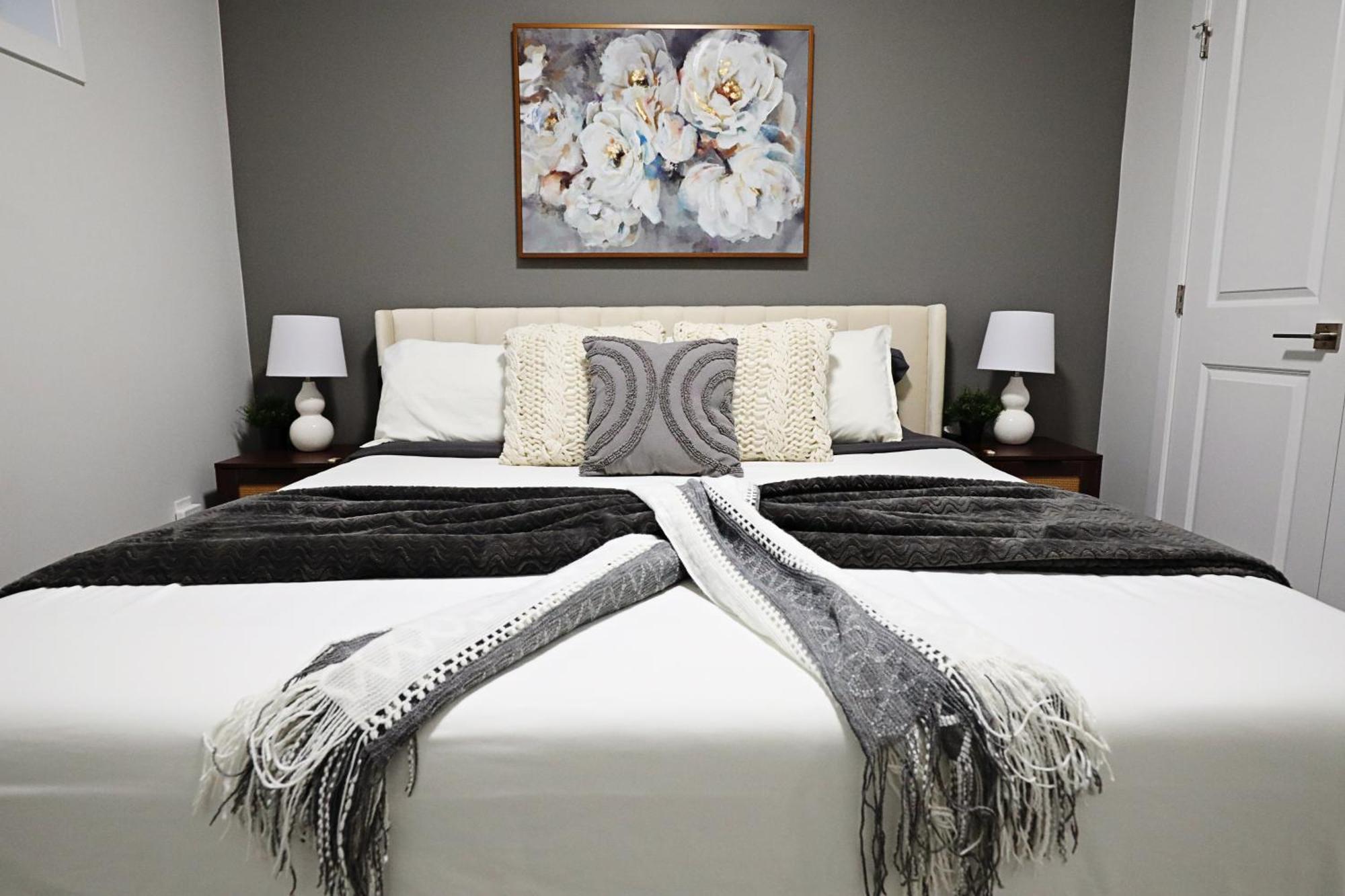 Beautiful Home With 4 King Beds,Airport,Disney+ Edmonton Eksteriør billede
