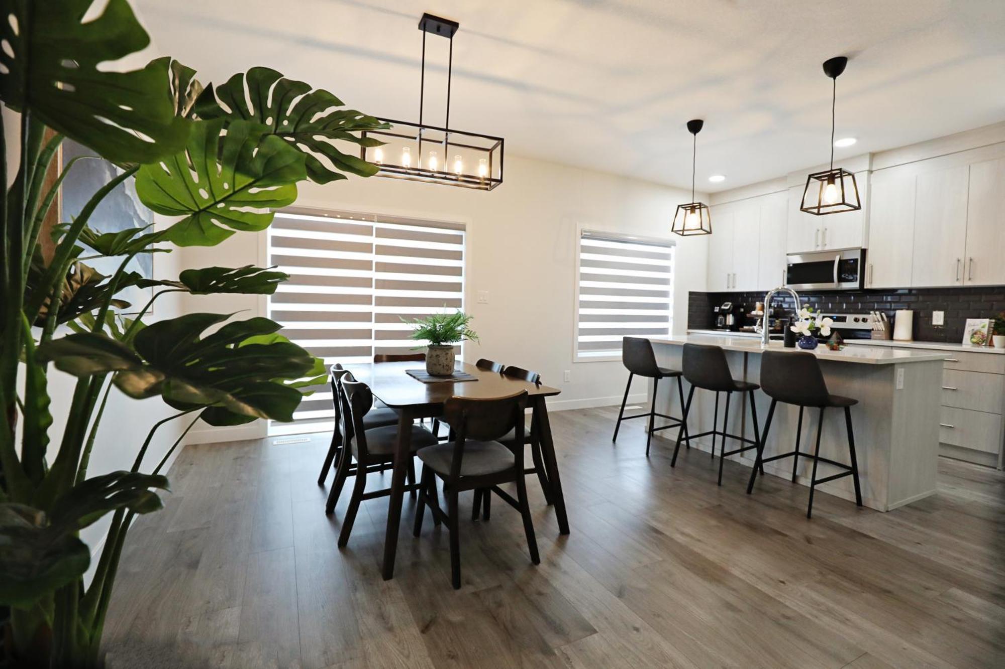 Beautiful Home With 4 King Beds,Airport,Disney+ Edmonton Eksteriør billede