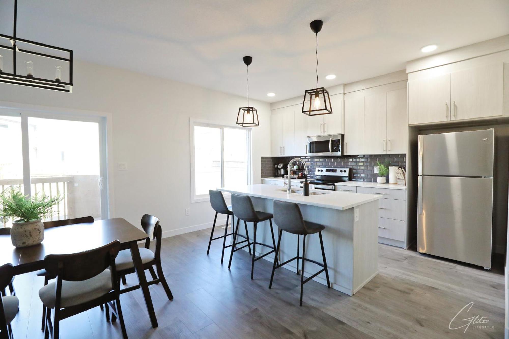 Beautiful Home With 4 King Beds,Airport,Disney+ Edmonton Eksteriør billede