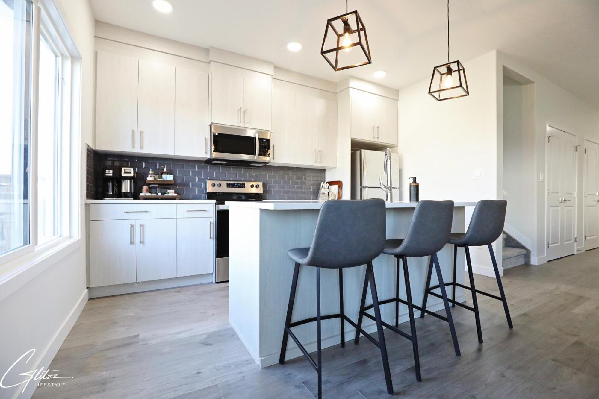 Beautiful Home With 4 King Beds,Airport,Disney+ Edmonton Eksteriør billede